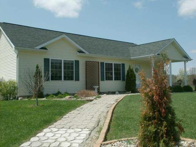 381 E 280 N, Angola, IN 46703 photo 1