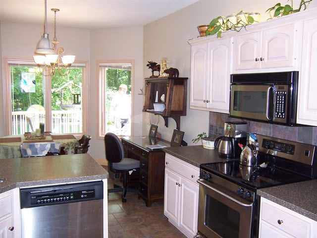 1428 Waynedale Dr, Garrett, IN 46738 photo 3