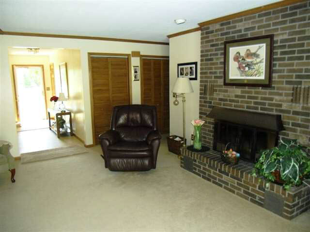 110 Crescent Ave, Kendallville, IN 46755 photo 3