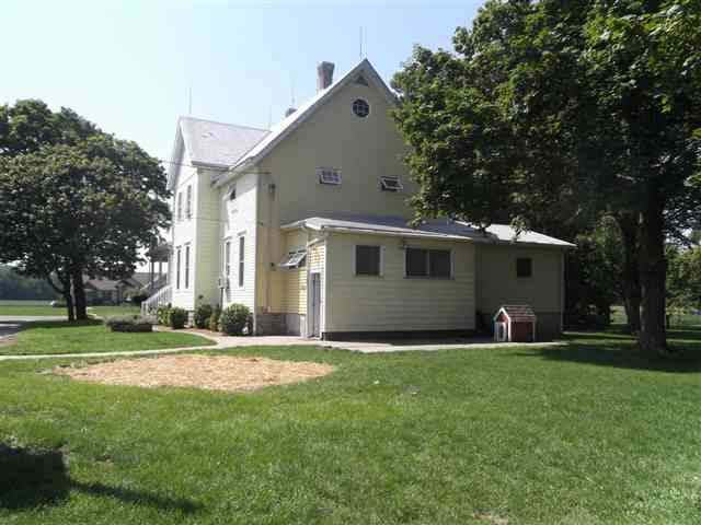 10209 Hoffman Rd, Fort Wayne, IN 46816 photo 2