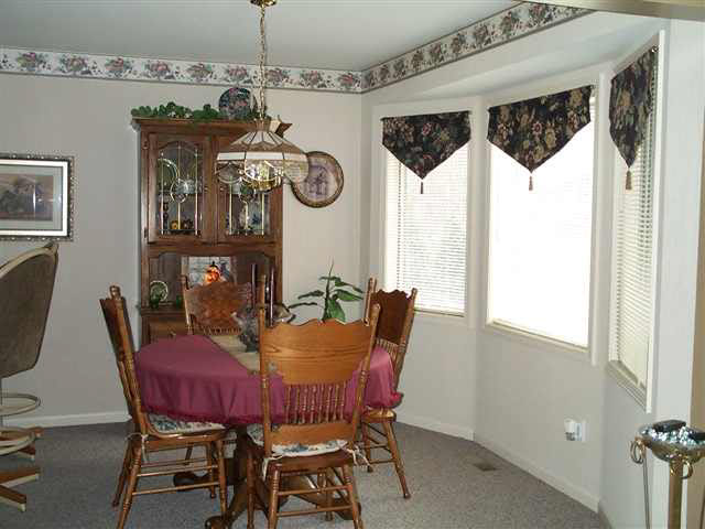 1305 Ashwood Dr, Auburn, IN 46706 photo 4