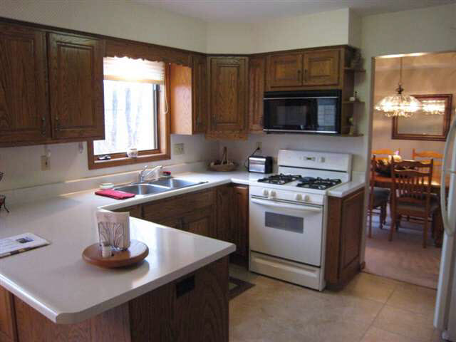 1307 Elm St, Auburn, IN 46706 photo 3