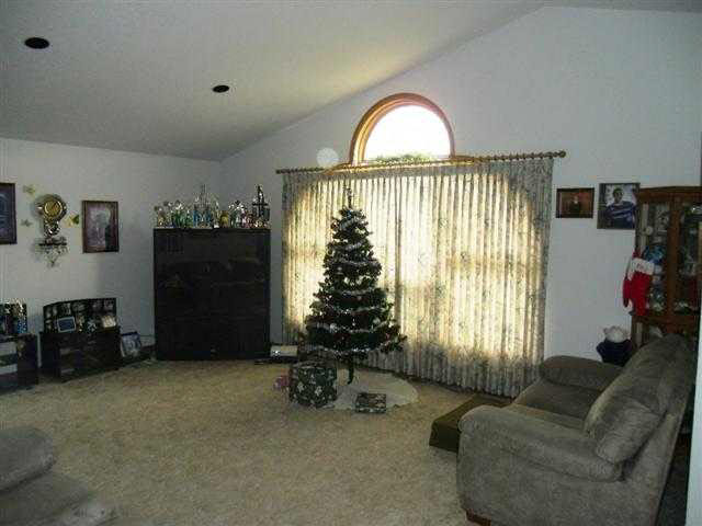 205 Watercrest Ct, Avilla, IN 46710 photo 2