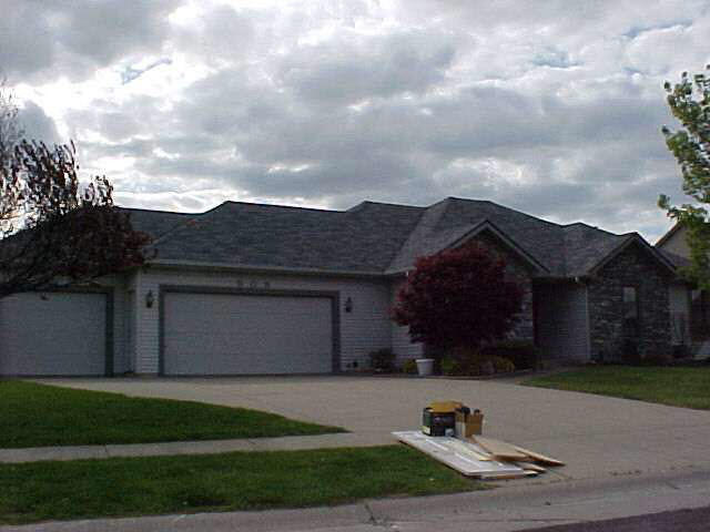 905 Lakeview Dr, Auburn, IN 46706 photo 2