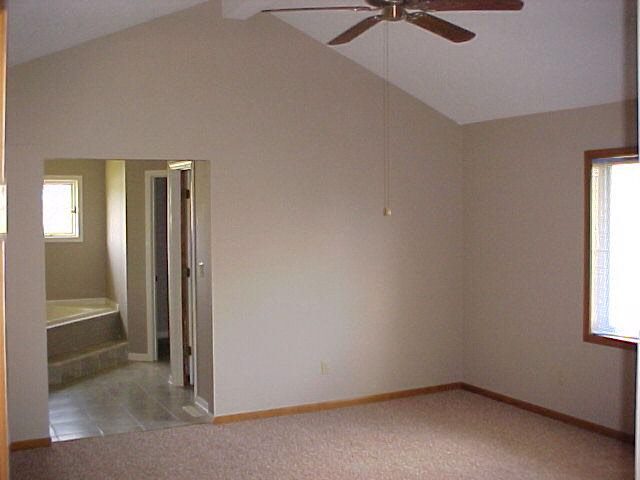905 Lakeview Dr, Auburn, IN 46706 photo 8