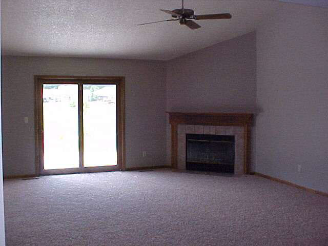 905 Lakeview Dr, Auburn, IN 46706 photo 7
