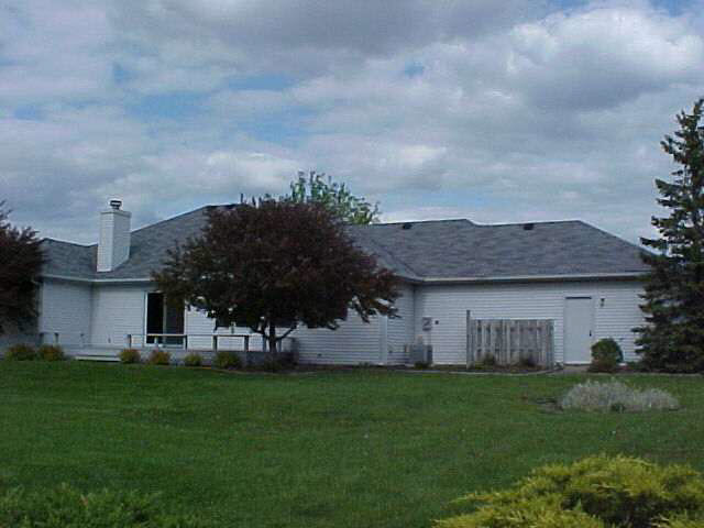 905 Lakeview Dr, Auburn, IN 46706 photo 3