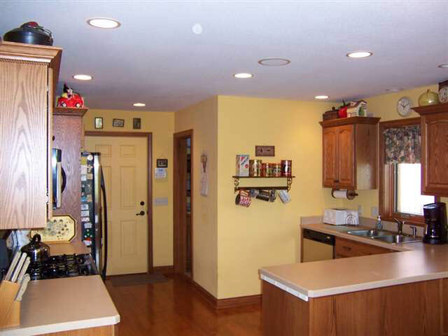 2112 Bunker Ct, Auburn, IN 46706 photo 3