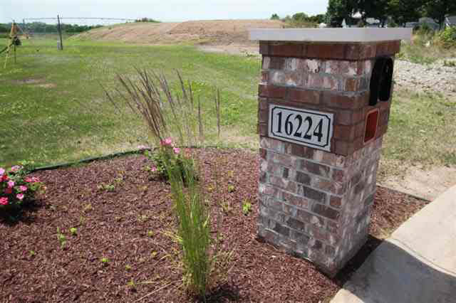 16224 Brunswick Dr, Goshen, IN 46526 photo 2