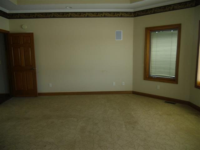316 Laurelwood Ln, Kendallville, IN 46755 photo 22