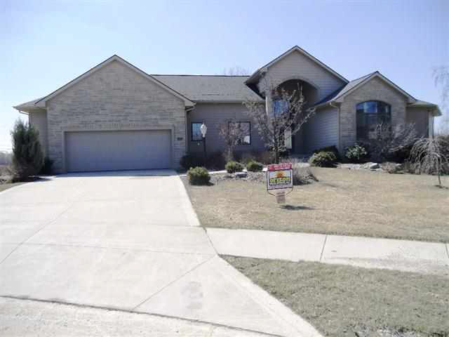 316 Laurelwood Ln, Kendallville, IN 46755 photo 1