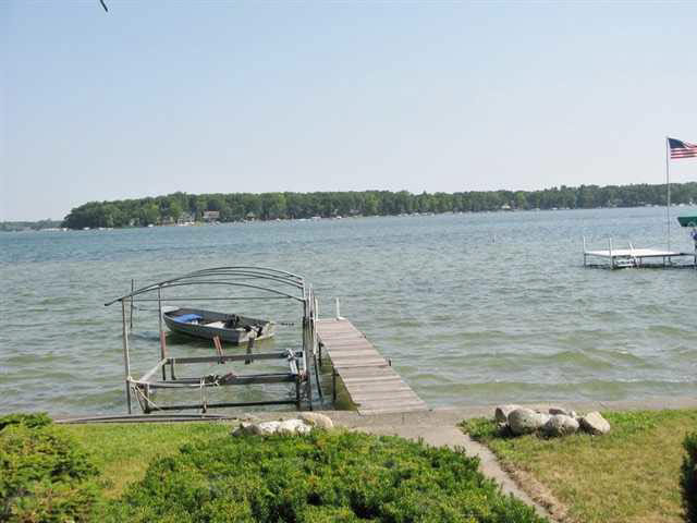 750 S Clear Lake Dr, Fremont, IN 46737 photo 3