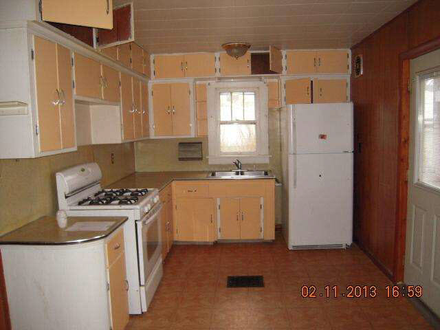2118 Decamp Ave, Elkhart, IN 46517 photo 2