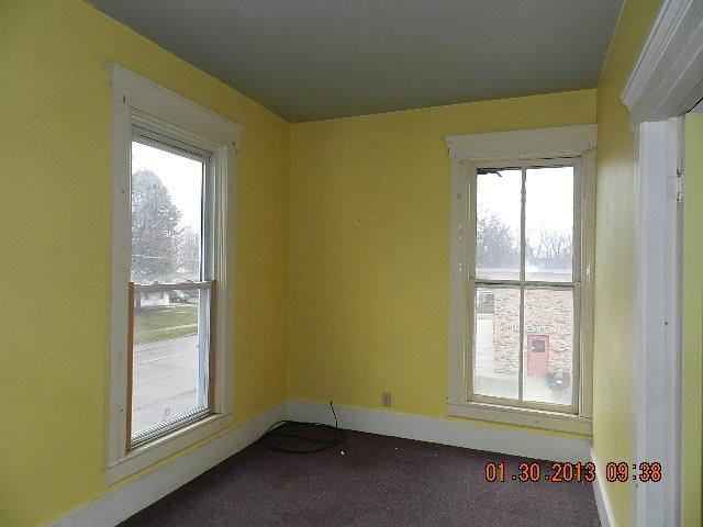 212 S First St, Pierceton, IN 46562 photo 2