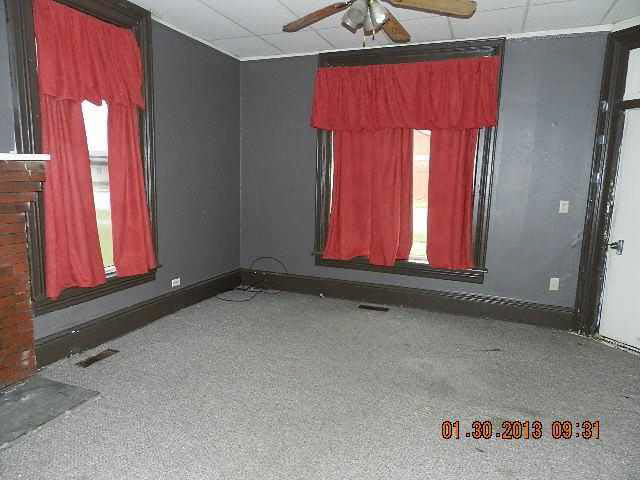 212 S First St, Pierceton, IN 46562 photo 5