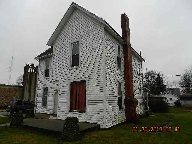 212 S First St, Pierceton, IN 46562 photo 4