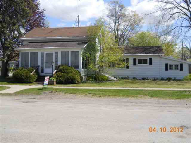 313 Third St, Howe, IN 46746 photo 1