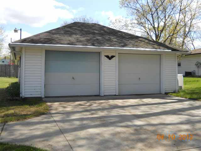 313 Third St, Howe, IN 46746 photo 2