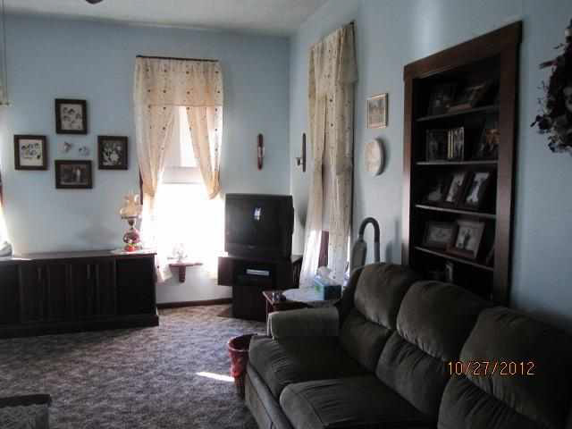 402 N Center St, Akron, IN 46910 photo 3