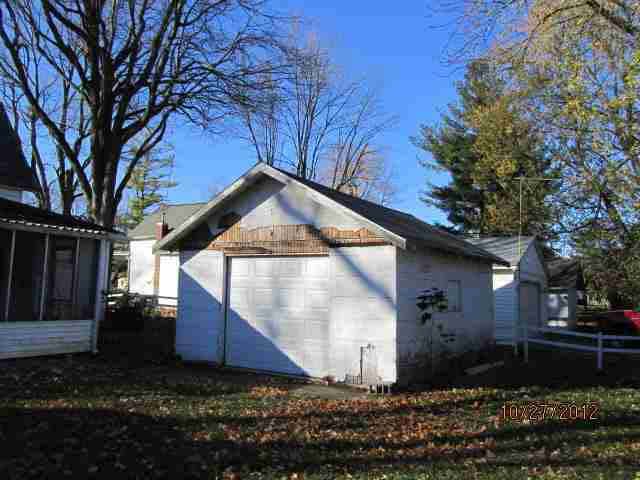 402 N Center St, Akron, IN 46910 photo 5