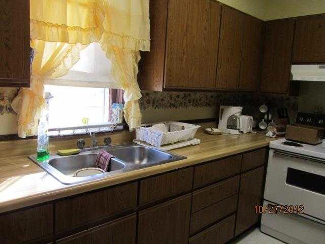 402 N Center St, Akron, IN 46910 photo 4