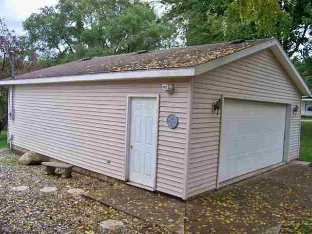 9172 N Koher Rd E, Syracuse, IN 46567 photo 2