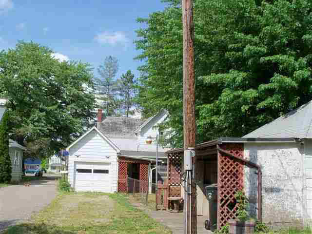 407 N Dolan Dr, Syracuse, IN 46567 photo 2