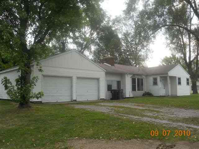 400 E Pickwick, Syracuse, IN 46567 photo 1