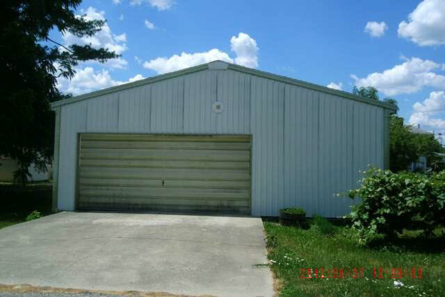 201 W Pearl St, Syracuse, IN 46567 photo 3