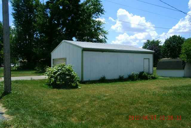 201 W Pearl St, Syracuse, IN 46567 photo 6