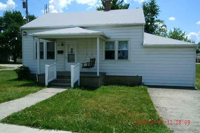 201 W Pearl St, Syracuse, IN 46567 photo 1