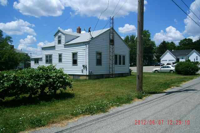 201 W Pearl St, Syracuse, IN 46567 photo 2
