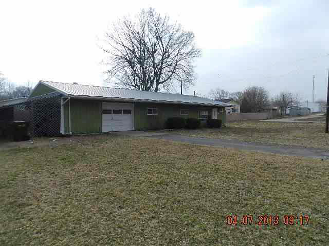 304 Bridge St, Ligonier, IN 46767 photo 4