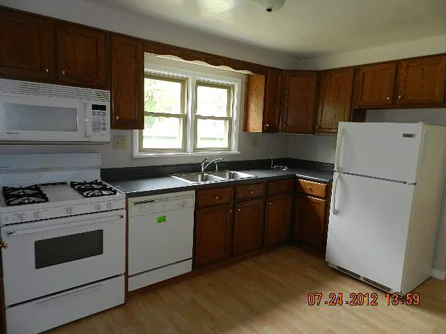 103 Greer St, Bourbon, IN 46504 photo 8
