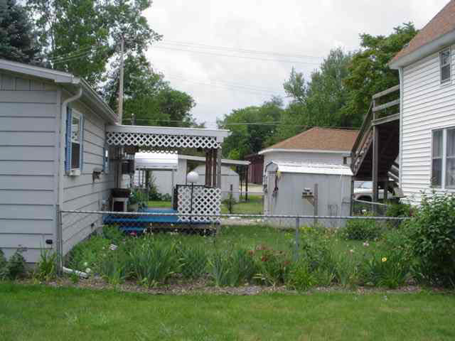 104 E John St, Syracuse, IN 46567 photo 3