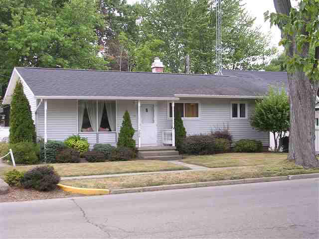 204 E Henry St, Syracuse, IN 46567 photo 1