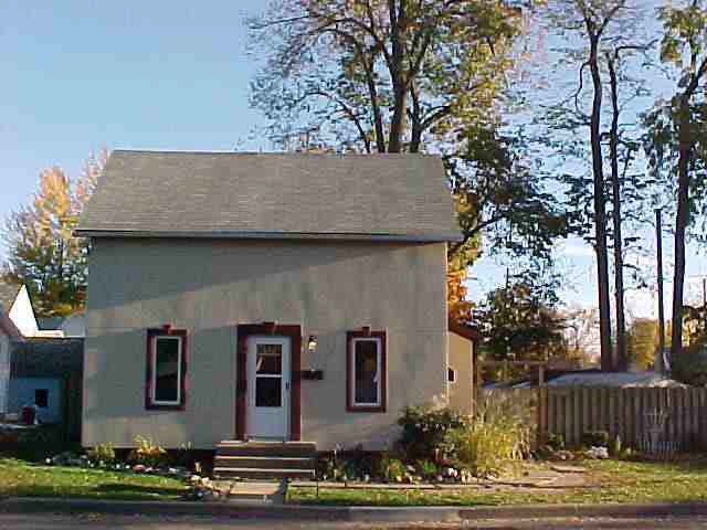 205 E Benton St, Syracuse, IN 46567 photo 1