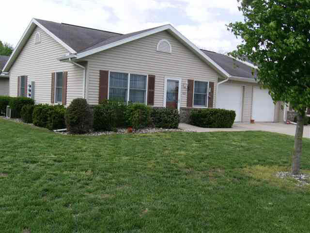 413 E Chicago St, Syracuse, IN 46567 photo 1