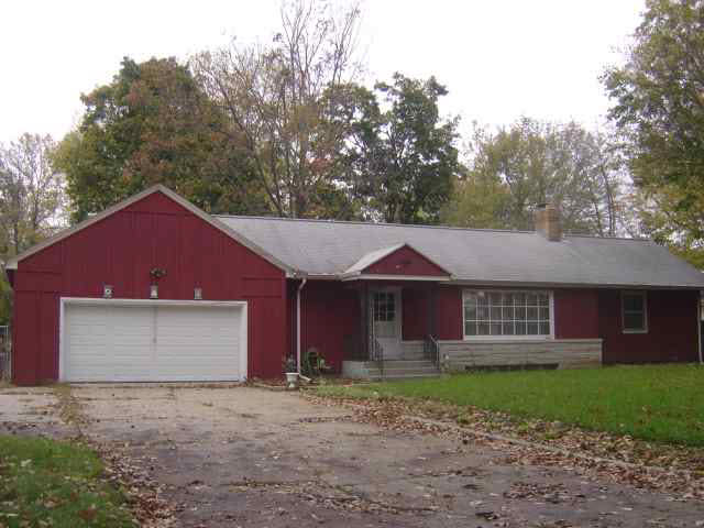 6051 Pickwick Dr, Syracuse, IN 46567 photo 1