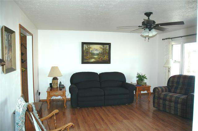 255 E Pink Magnolia Dr, Warsaw, IN 46580 photo 2