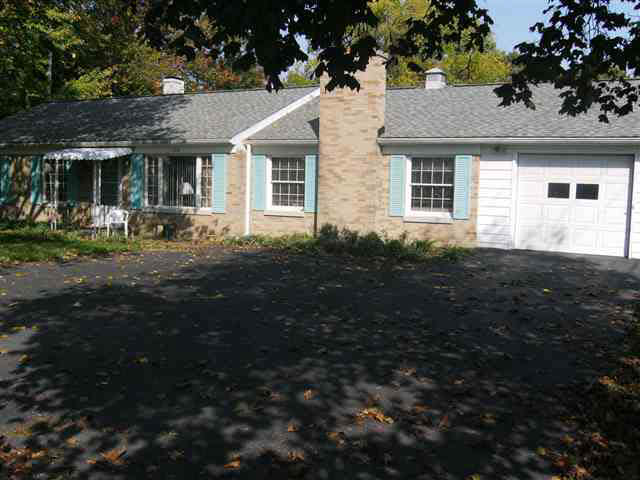 412 E Pickwick Dr, Syracuse, IN 46567 photo 3