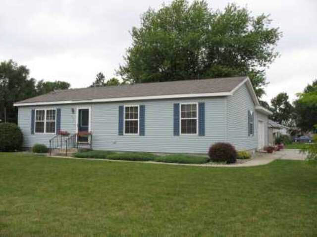 412 E Maple Grv, Syracuse, IN 46567 photo 1