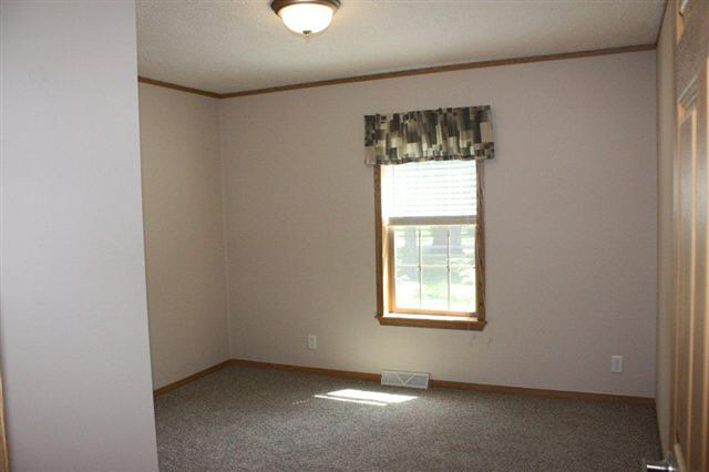 112 Esterbrook Dr, North Webster, IN 46555 photo 15