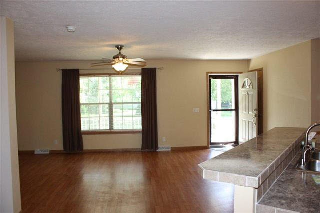 112 Esterbrook Dr, North Webster, IN 46555 photo 3