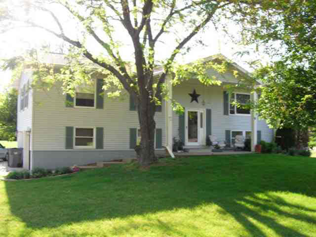 1409 N Workman Dr, Syracuse, IN 46567 photo 1