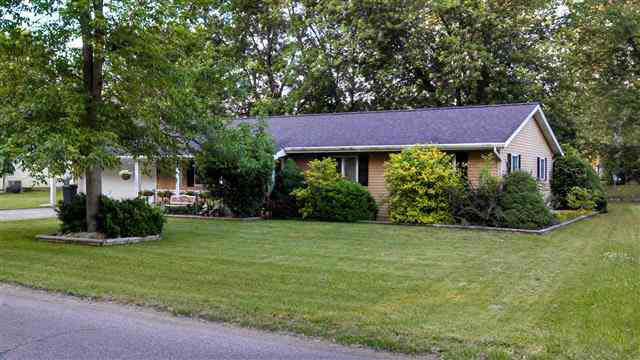 7490 E South Barbee Dr, Pierceton, IN 46562 photo 1