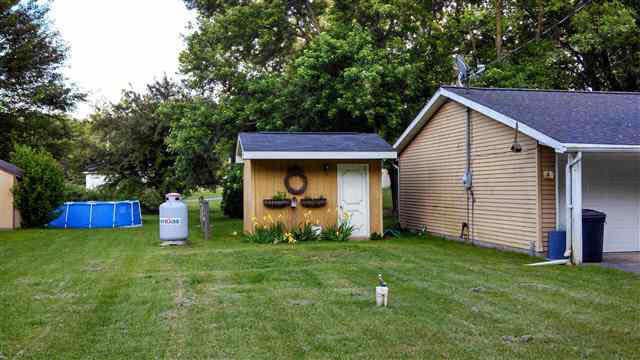 7490 E South Barbee Dr, Pierceton, IN 46562 photo 2