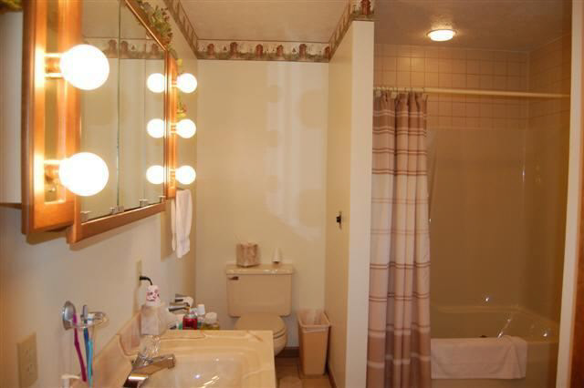 2216 S Southwood Dr, Warsaw, IN 46580 photo 9