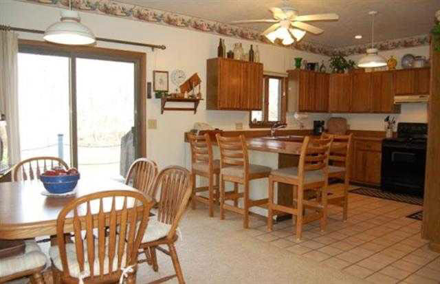 2216 S Southwood Dr, Warsaw, IN 46580 photo 2