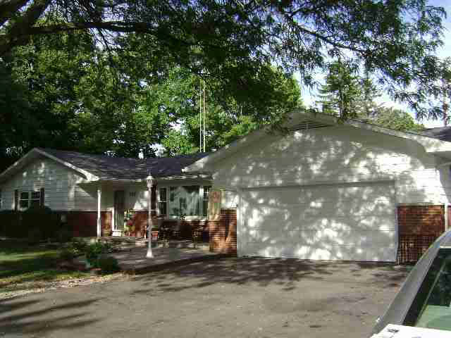 307 N Adams St, Akron, IN 46910 photo 2